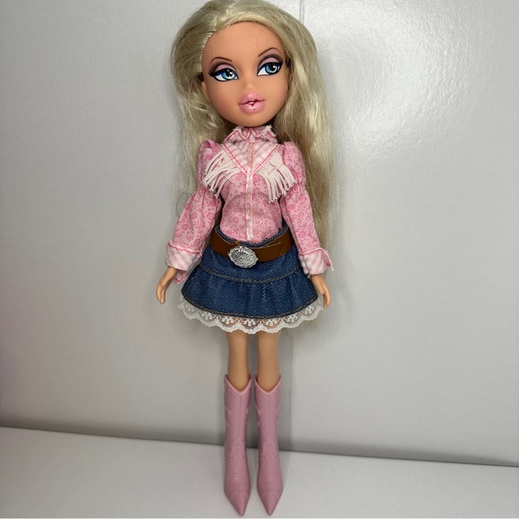 Bratz Cloe Wild Wild West Fashion Doll Toy - Picture 2 of 5